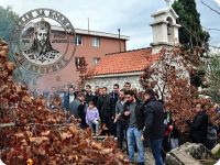 Налагање бадњака